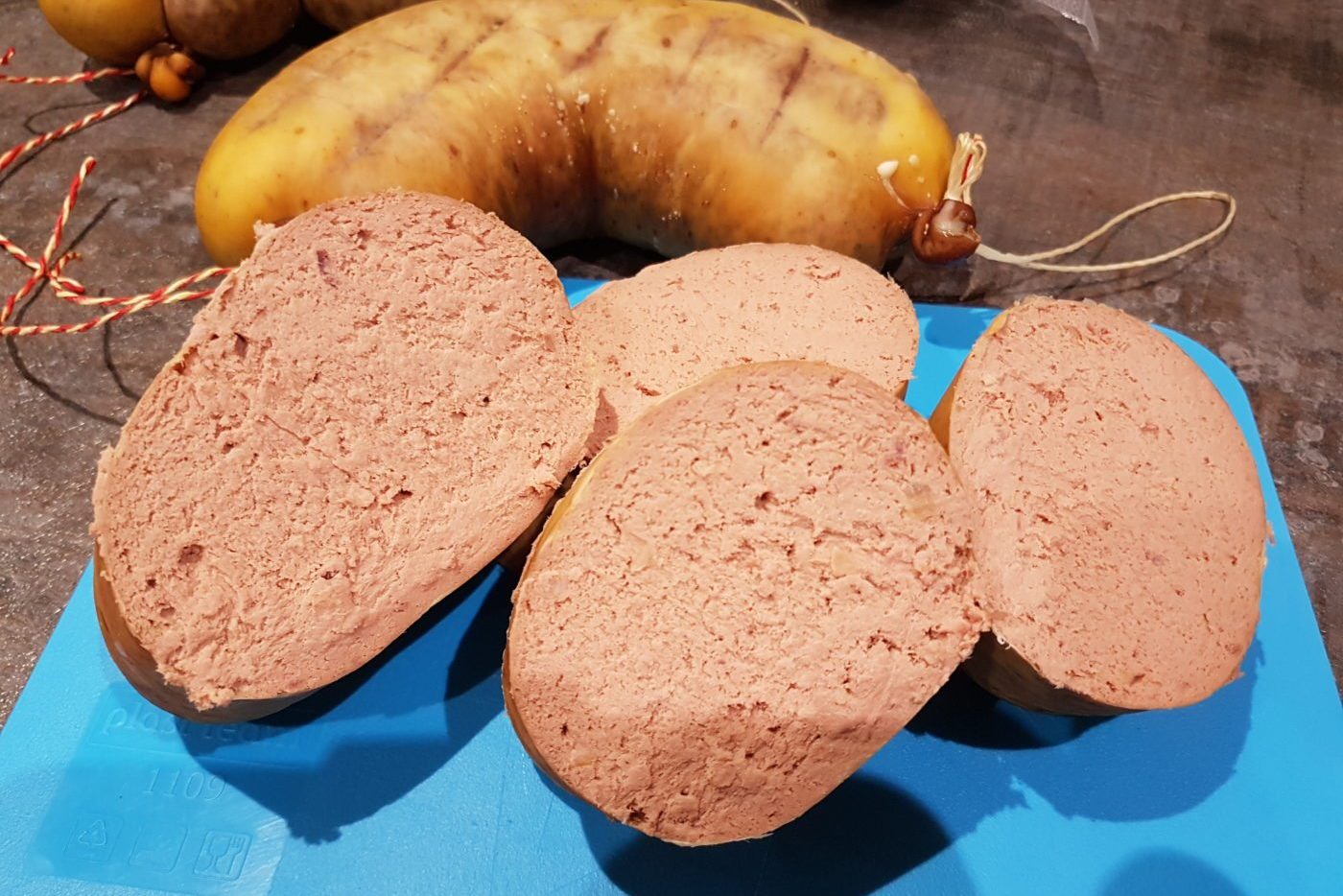 Mal was anderes: Feine, geräucherte Leberwurst mit Rübenkraut