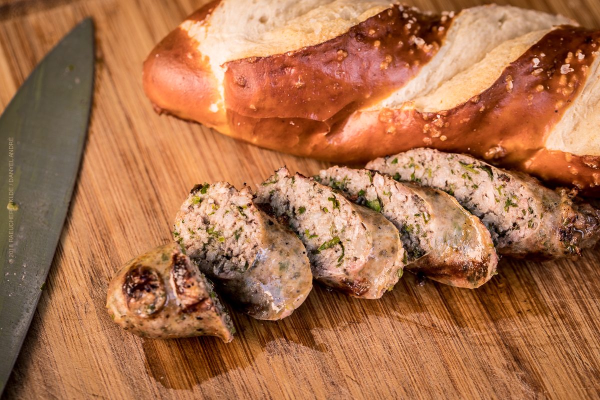 Leckere, frische Bratwurst aus Rindfleisch und Schweinefleisch.