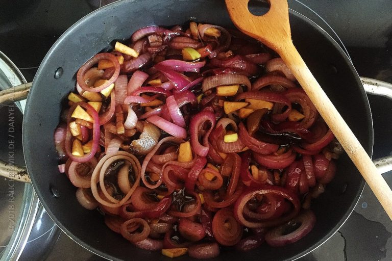 Apfel-Zwiebel Chutney aus dem Dutch Oven