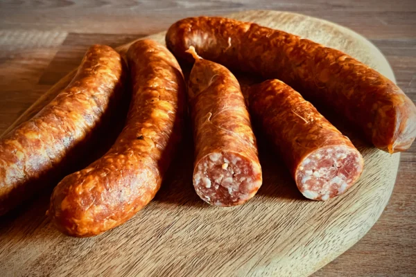 Frische Mettenden aus dem Buchenrauch, eine köstliche Rohwurst für Eintöpfe und Grünkohl